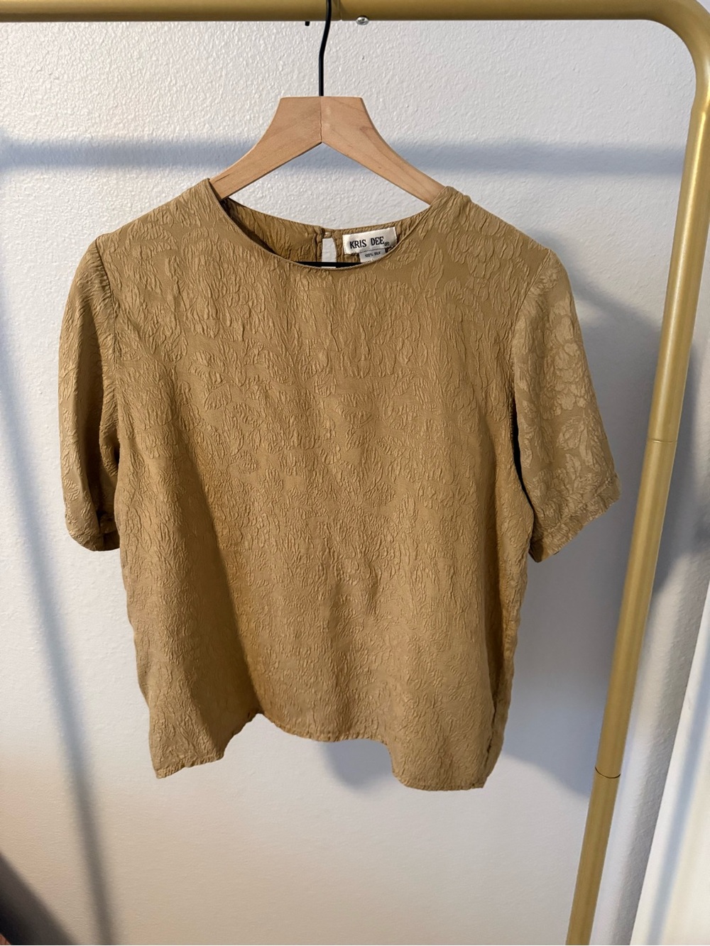 Vintage 100% Silk Kris Dee Textured Short-Sleeve Top — Tan Gold Size M